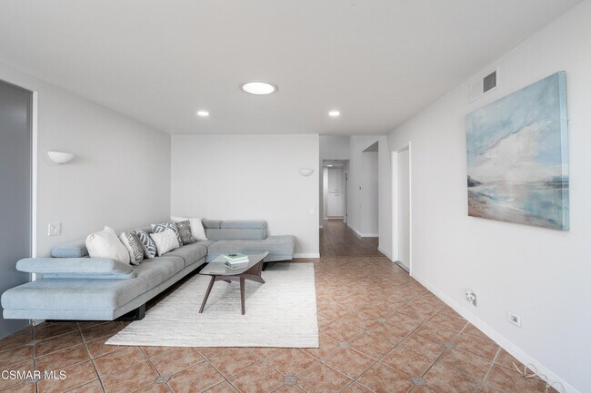 Building Photo - 786 Capitan St