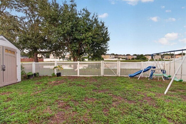 Building Photo - 7961 Carriage Pointe Dr