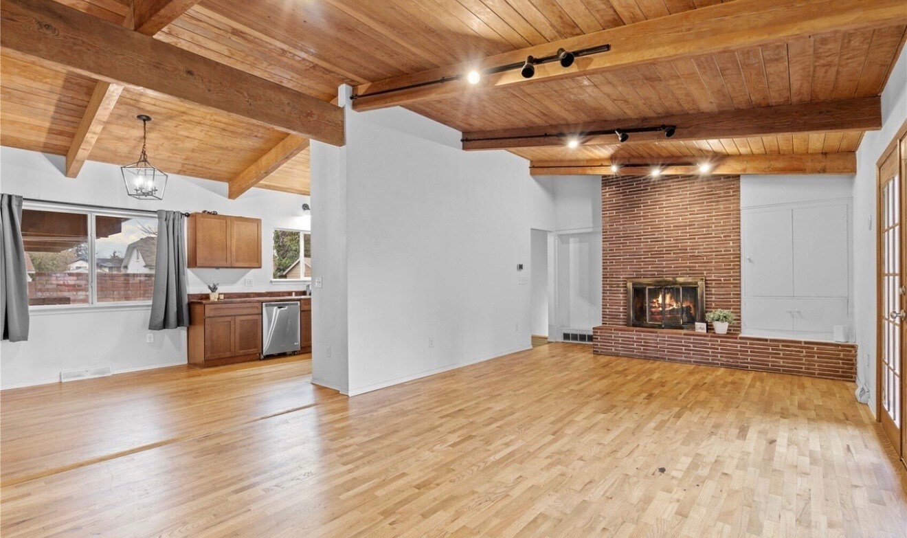 Building Photo - 616 117th St S