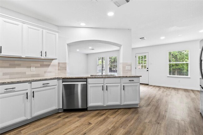 Building Photo - 6894 Stillwater Dr