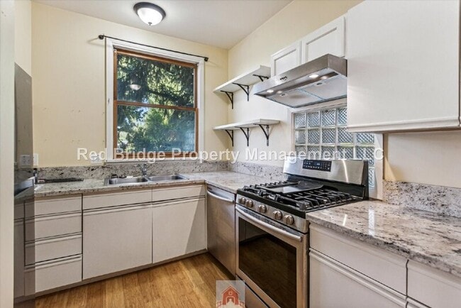 Building Photo - 1325 SE Nehalem St