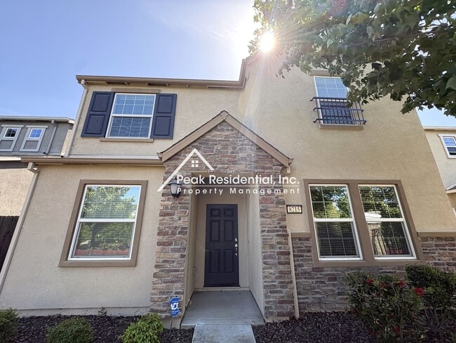 Building Photo - Spacious 4bd/2ba House - Gated Community