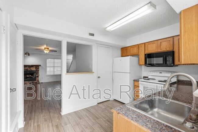 Building Photo - 2713 Wimbledon Ct