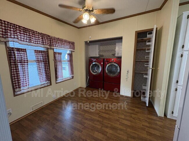 Building Photo - 616 Klickety Klak Ln