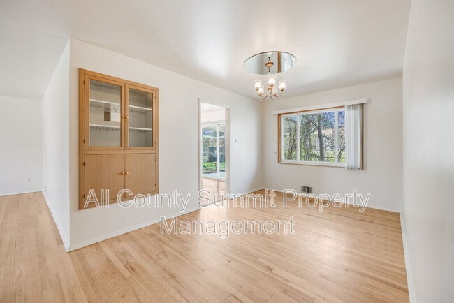 Building Photo - 2299 Zinnia Way