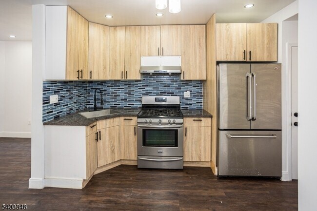 Building Photo - 11 Ellington St