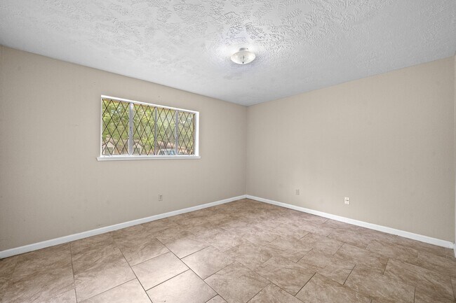 Building Photo - 11111 Longcommon Dr