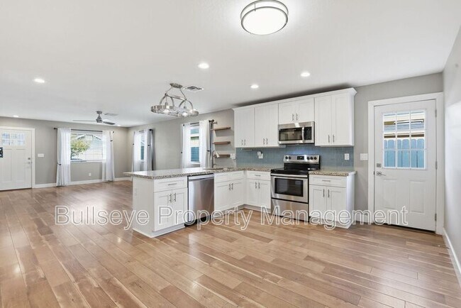 Building Photo - 5029 S 11th Pl