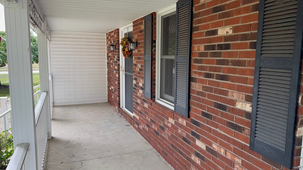 Building Photo - 4669 Pinehurst Dr