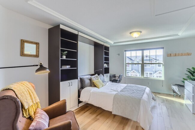 Building Photo - Spacious 2BDR Modern Townhome in Louisville