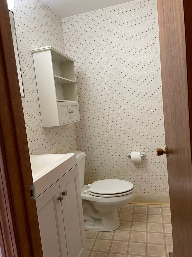 Building Photo - 4 Persimmon Ln