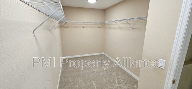 Building Photo - 4745 Walnut Ridge Dr
