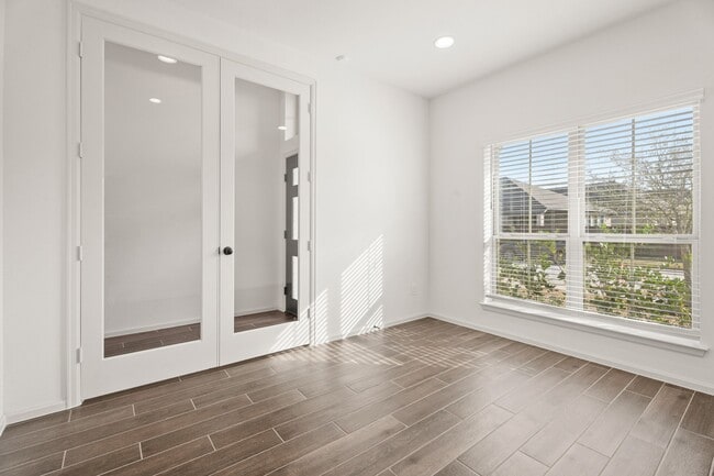 Building Photo - 4918 Morrison Dr