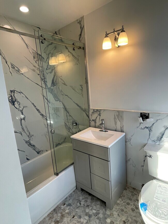 Building Photo - 4410 N Western Ave