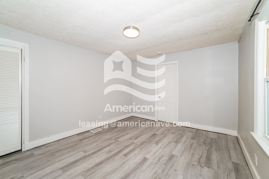 Building Photo - 3624 N Finnell Ave