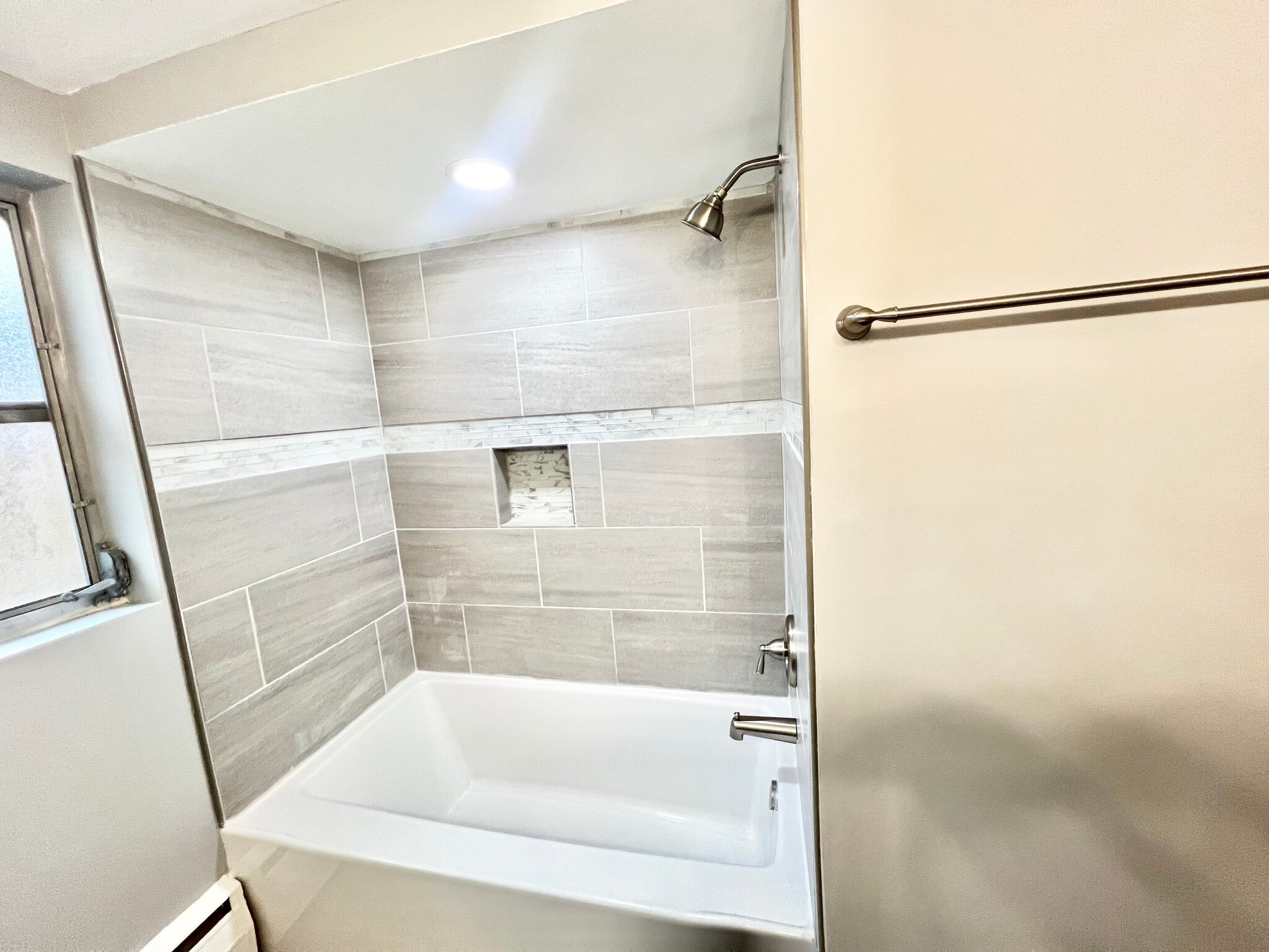 Building Photo - 2385 Van Leunen Dr