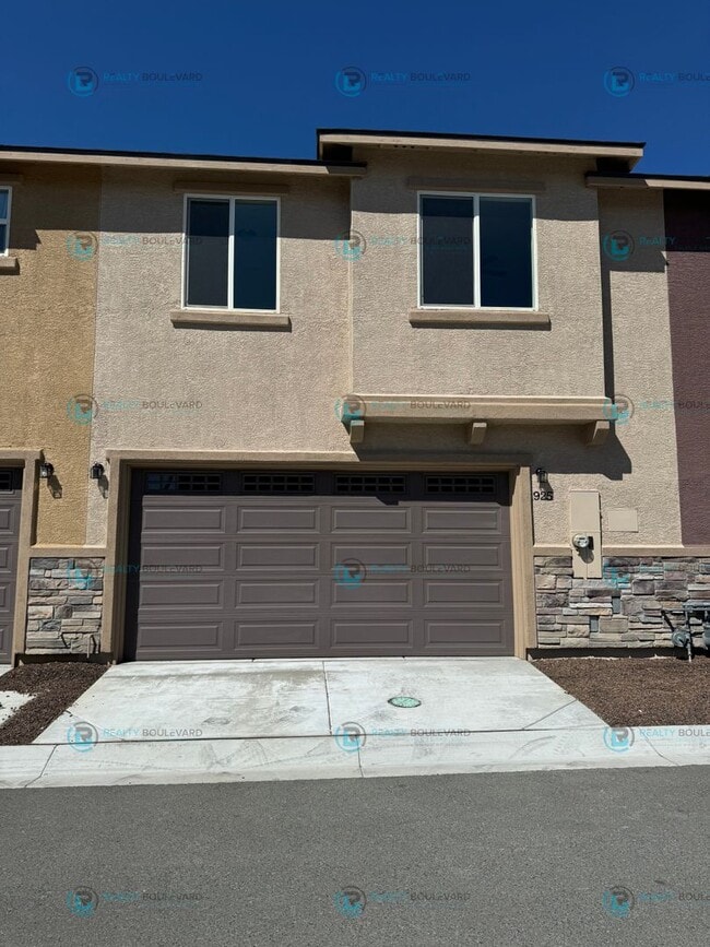 Building Photo - Luxury and Convenience Fully Equipped 3-Bedroom 2.5 Bathroom 2 Car Garage Townhome in Carson City