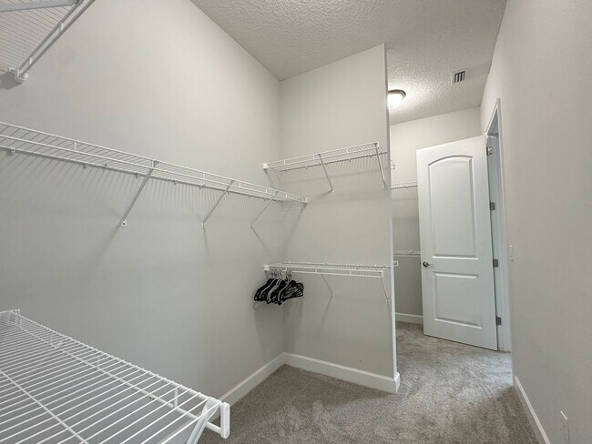 Building Photo - Fully Furnished, Stunning 4/4, Available I...