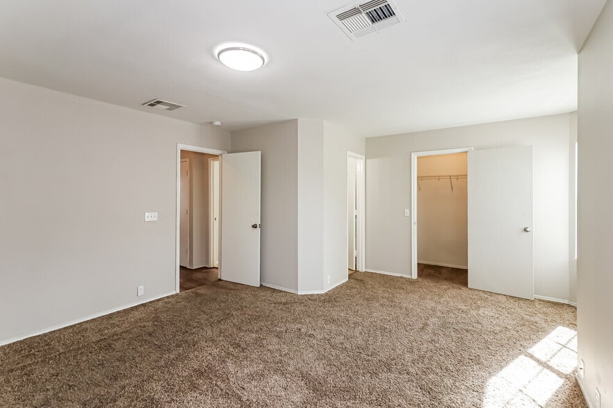 Building Photo - 6250 Gillian Park Dr