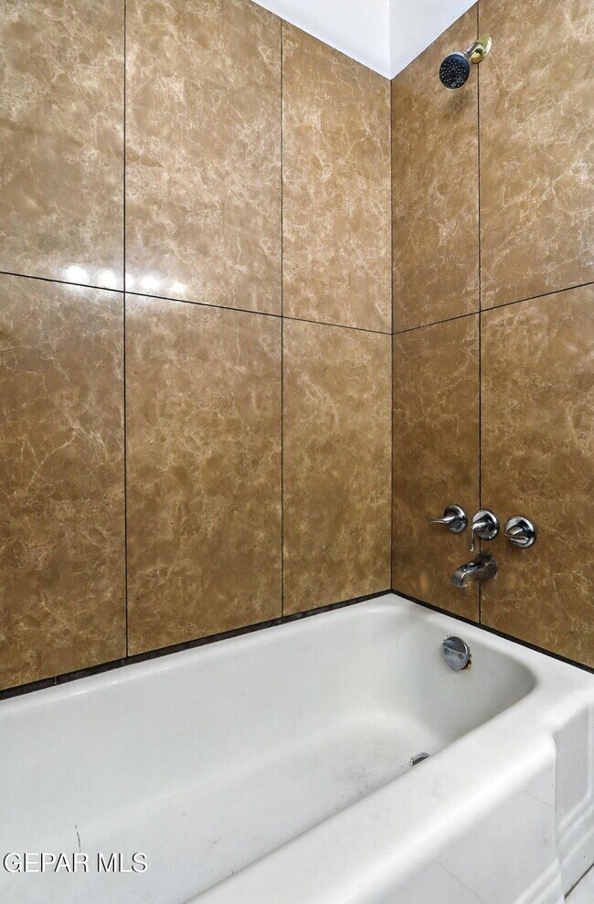 Building Photo - 5709 Hemmingway Dr