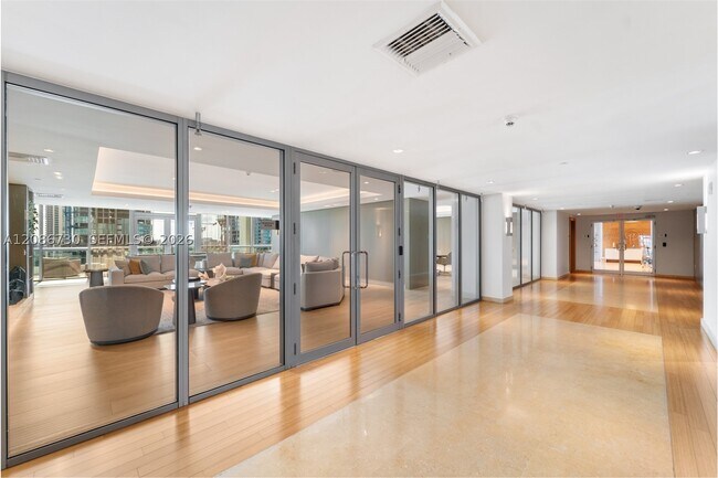 Building Photo - 900 Biscayne Blvd