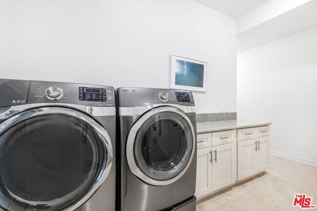 Building Photo - 11037 Anzio Rd