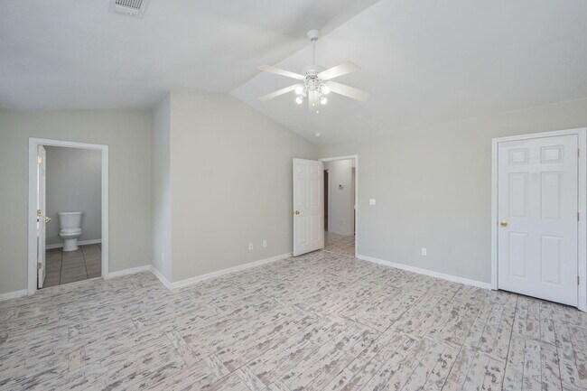 Building Photo - 242 Wainwright Dr