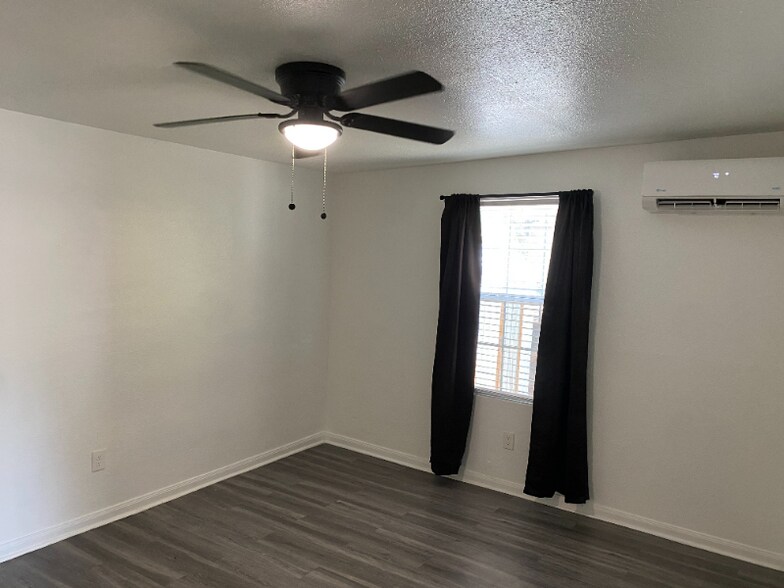 Building Photo - 5415 Buena Vista St