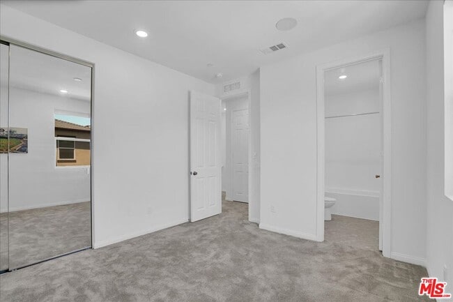 Building Photo - 725 Daniel Freeman Cir