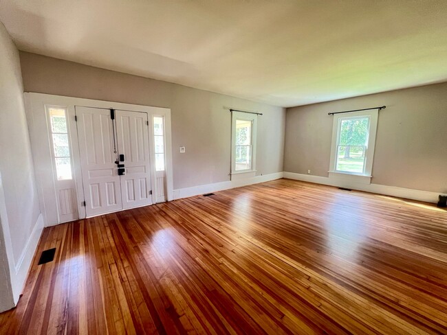 Building Photo - Fall Into Your New Home!