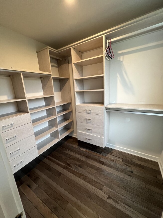 Building Photo - 25 Jessop Ln