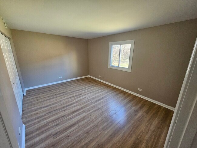 Building Photo - 687 Rosner Dr