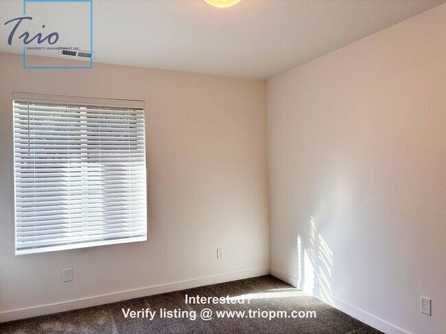 Building Photo - 2442 Brackenfern Blvd