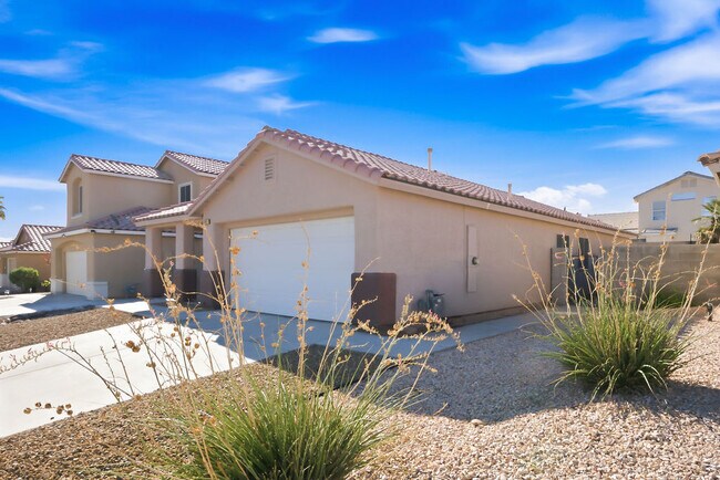 Building Photo - 641 Bent Grass Ave