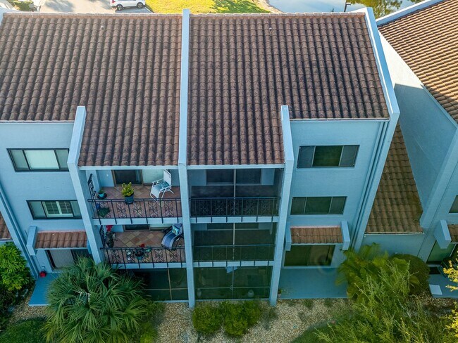 Building Photo - 6304 Grand Bahama Cir