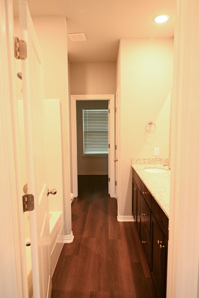 Building Photo - 211 Grove Ln