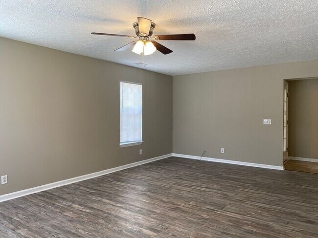 Building Photo - Beautiful Renovated House in North Nashville - Fenced in Yard!