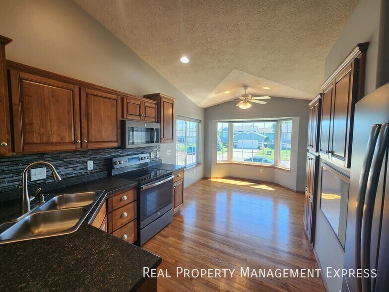 Building Photo - 4809 S Emma Ln