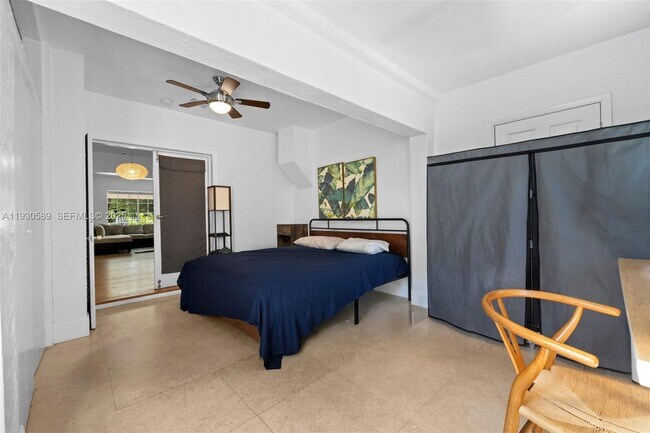 Building Photo - 555 NE 73rd St