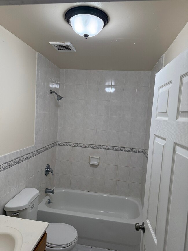 Building Photo - 189 Myrtle Ave