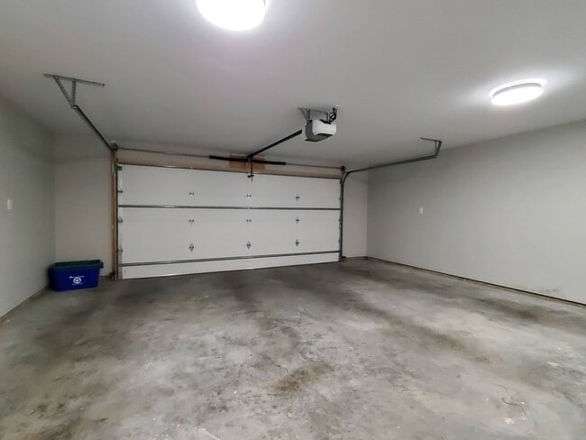 Building Photo - Extraordinary Townhome in Carbondale's South West