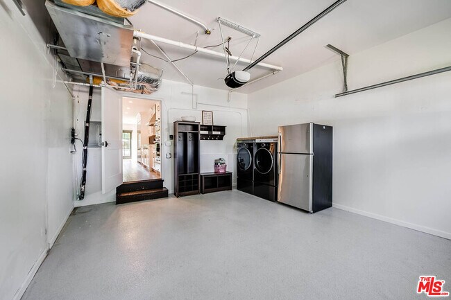 Building Photo - 4239 McFarlane Ave