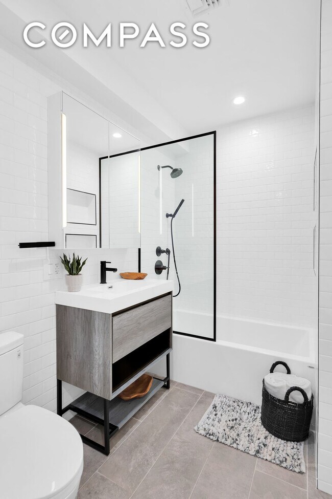 Building Photo - 1390 Putnam Ave