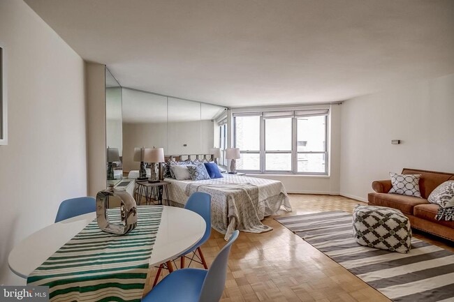 Building Photo - 224 W Rittenhouse Square