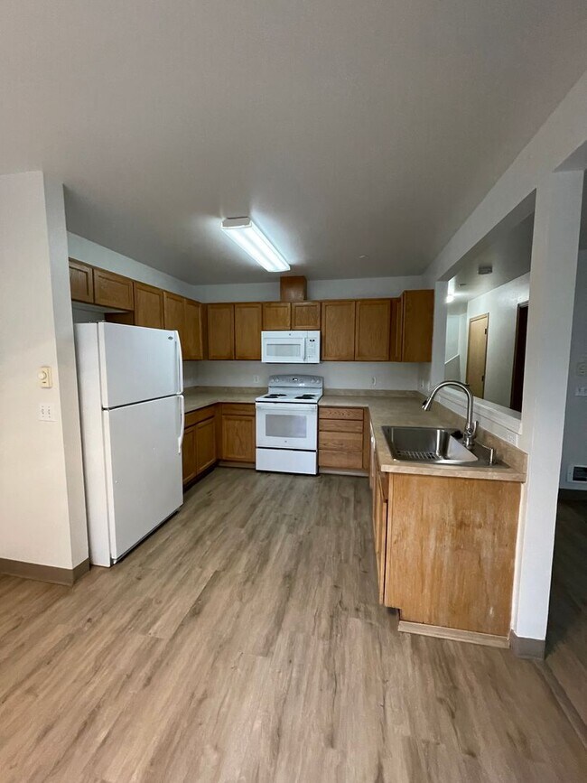 Building Photo - 1262 Beach Ave