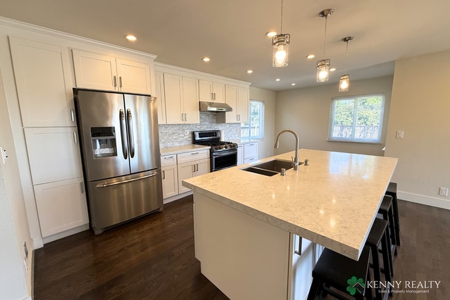 Building Photo - Spacious 4 Bedroom Home with Large Backyard in San Bruno