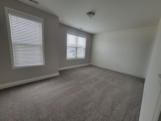 Building Photo - 5 Bedroom 3 Bath Home In Grays Creek