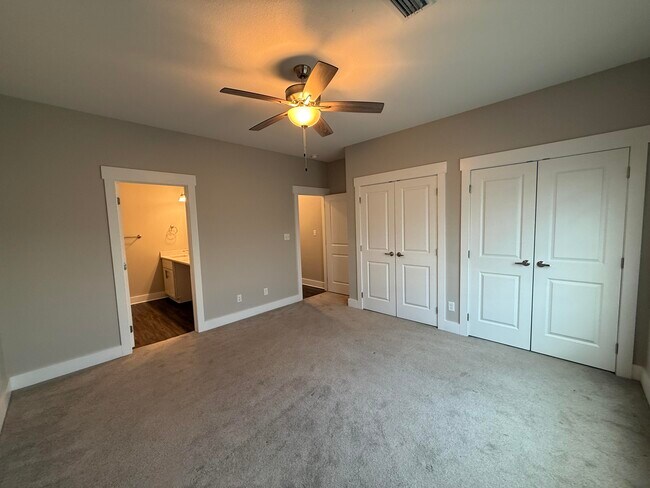 Building Photo - 202 Date Palm Ln