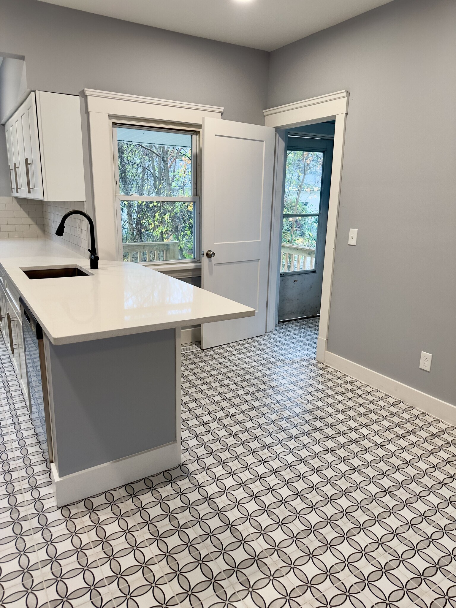 Chef's Kitchen - 2409 Woodmere Dr