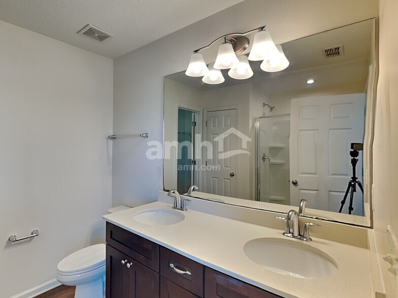 Building Photo - 221 W Jayce Wy